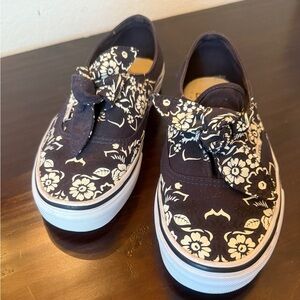 VANS pristine navy floral and bow tie skate shoe. Like new woman’s size 7.5
